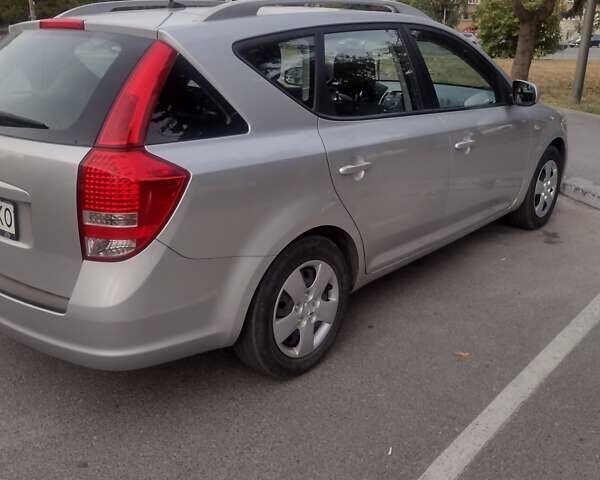 Серый Киа Сид, объемом двигателя 1.4 л и пробегом 151 тыс. км за 6400 $, фото 4 на Automoto.ua