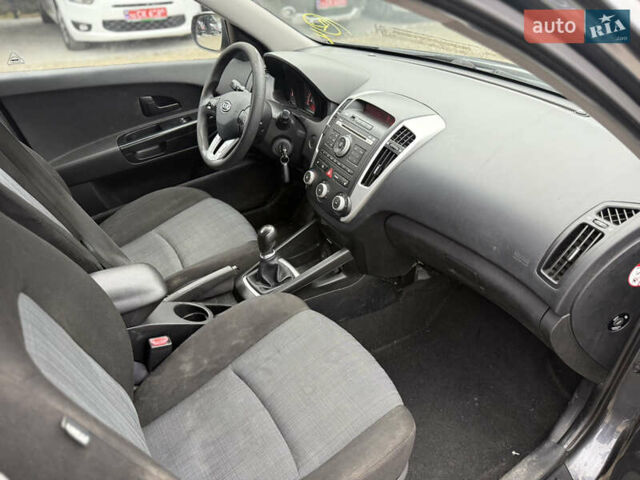 Серый Киа Сид, объемом двигателя 1.4 л и пробегом 250 тыс. км за 4999 $, фото 8 на Automoto.ua