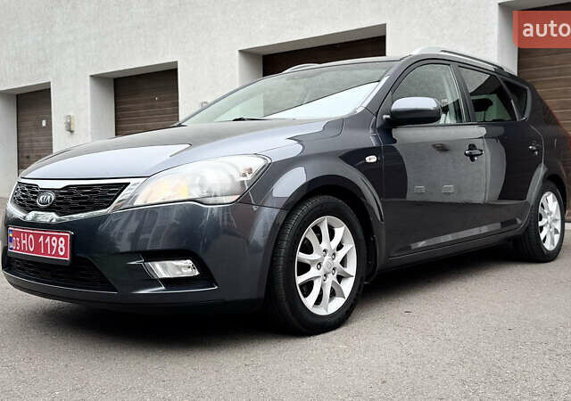 Серый Киа Сид, объемом двигателя 1.6 л и пробегом 263 тыс. км за 6750 $, фото 4 на Automoto.ua