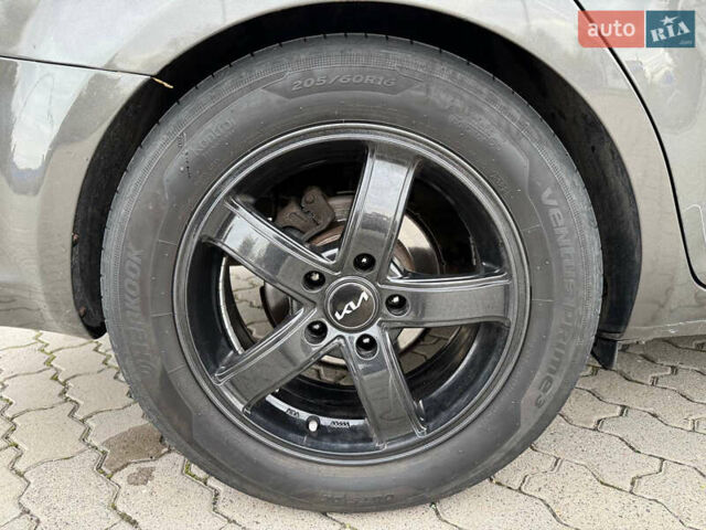 Серый Киа Сид, объемом двигателя 1.6 л и пробегом 276 тыс. км за 6700 $, фото 41 на Automoto.ua