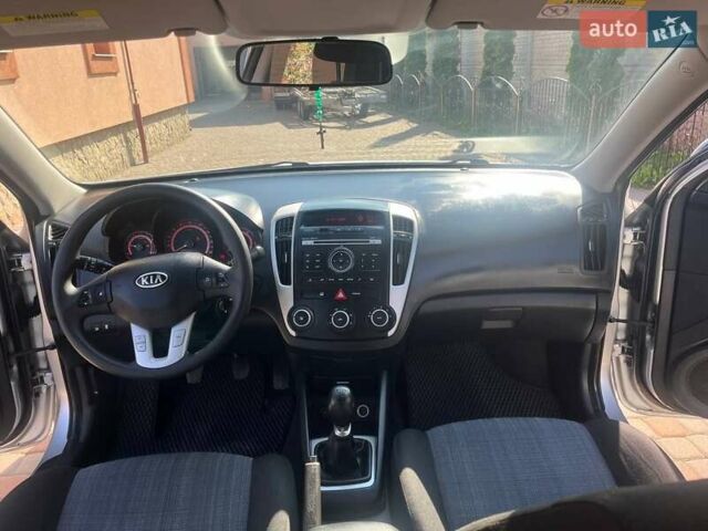 Сірий Кіа Сід, об'ємом двигуна 1.4 л та пробігом 194 тис. км за 5600 $, фото 9 на Automoto.ua