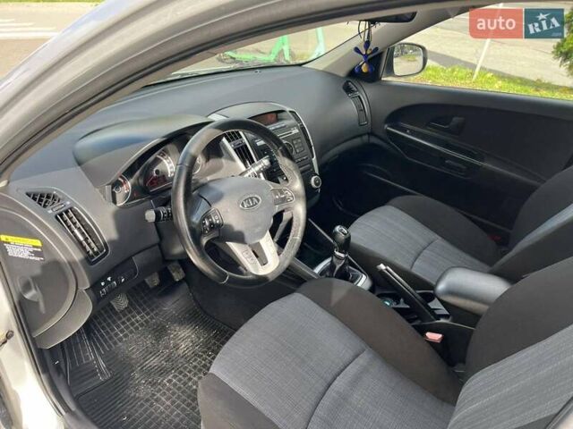 Серый Киа Сид, объемом двигателя 1.6 л и пробегом 261 тыс. км за 6600 $, фото 13 на Automoto.ua