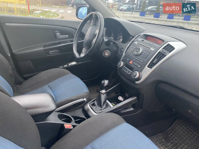 Сірий Кіа Сід, об'ємом двигуна 1.58 л та пробігом 284 тис. км за 5600 $, фото 4 на Automoto.ua