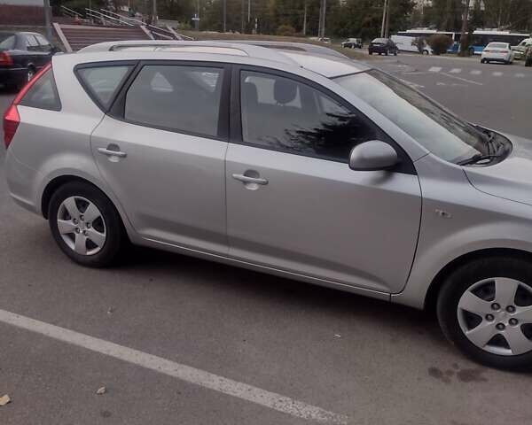 Серый Киа Сид, объемом двигателя 1.4 л и пробегом 151 тыс. км за 6400 $, фото 3 на Automoto.ua