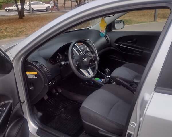 Серый Киа Сид, объемом двигателя 1.4 л и пробегом 151 тыс. км за 6400 $, фото 10 на Automoto.ua