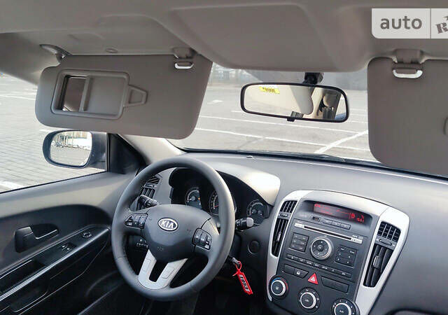 Серый Киа Сид, объемом двигателя 1.6 л и пробегом 192 тыс. км за 7500 $, фото 12 на Automoto.ua