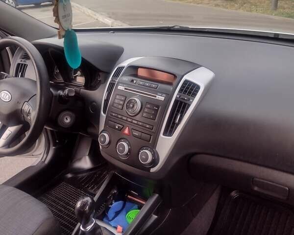 Серый Киа Сид, объемом двигателя 1.4 л и пробегом 151 тыс. км за 6400 $, фото 14 на Automoto.ua