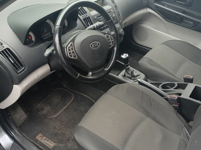 Сірий Кіа Сід, об'ємом двигуна 0 л та пробігом 160 тис. км за 7700 $, фото 3 на Automoto.ua