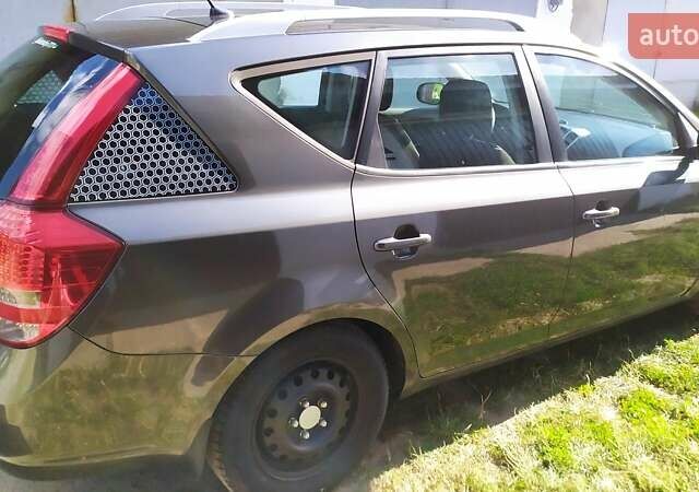 Сірий Кіа Сід, об'ємом двигуна 1.58 л та пробігом 246 тис. км за 6500 $, фото 3 на Automoto.ua