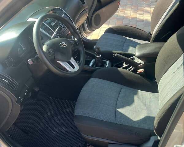 Сірий Кіа Сід, об'ємом двигуна 1.4 л та пробігом 194 тис. км за 5600 $, фото 12 на Automoto.ua