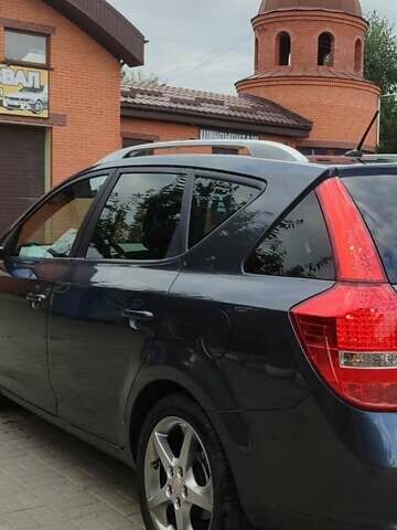 Серый Киа Сид, объемом двигателя 1.59 л и пробегом 210 тыс. км за 6200 $, фото 1 на Automoto.ua