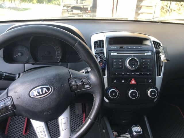 Серый Киа Сид, объемом двигателя 1.6 л и пробегом 225 тыс. км за 6000 $, фото 3 на Automoto.ua