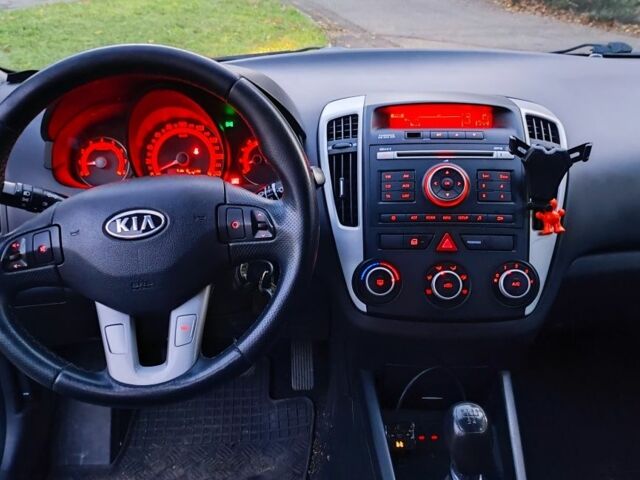 Сірий Кіа Сід, об'ємом двигуна 1.4 л та пробігом 180 тис. км за 4650 $, фото 6 на Automoto.ua