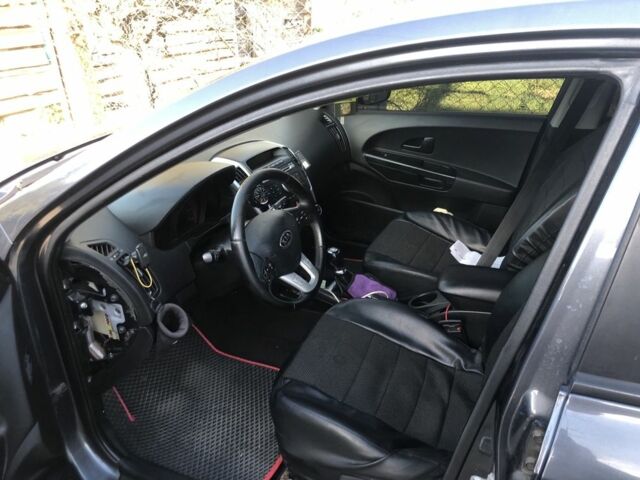 Серый Киа Сид, объемом двигателя 1.6 л и пробегом 225 тыс. км за 6000 $, фото 6 на Automoto.ua