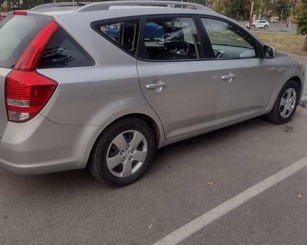 Серый Киа Сид, объемом двигателя 1.4 л и пробегом 151 тыс. км за 6400 $, фото 5 на Automoto.ua