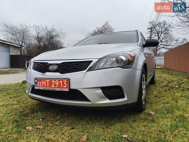 Серый Киа Сид, объемом двигателя 1.4 л и пробегом 211 тыс. км за 6550 $, фото 10 на Automoto.ua