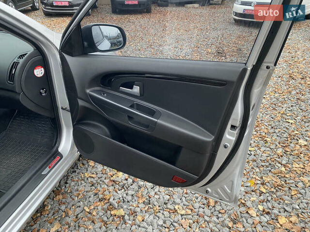 Серый Киа Сид, объемом двигателя 1.58 л и пробегом 204 тыс. км за 6299 $, фото 33 на Automoto.ua