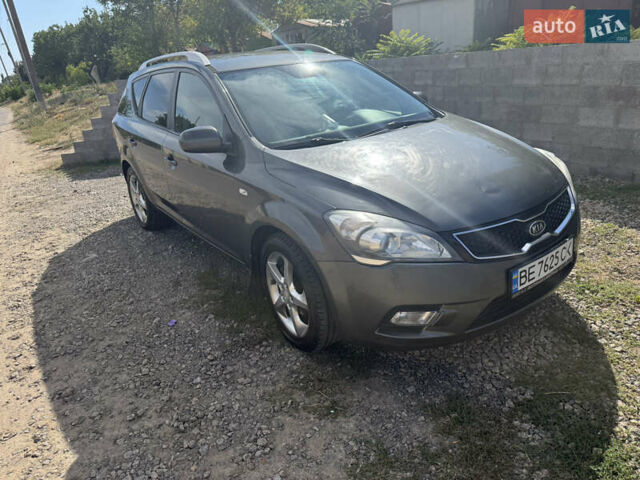Серый Киа Сид, объемом двигателя 1.58 л и пробегом 224 тыс. км за 6250 $, фото 15 на Automoto.ua
