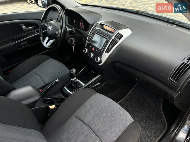 Серый Киа Сид, объемом двигателя 1.4 л и пробегом 221 тыс. км за 6399 $, фото 45 на Automoto.ua