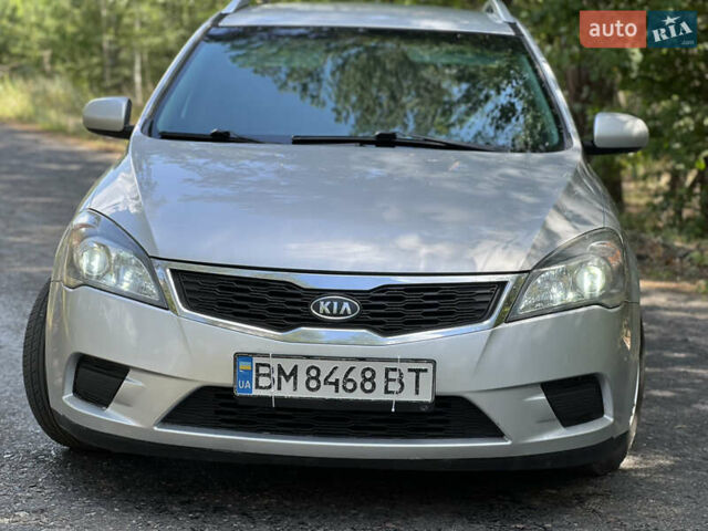 Серый Киа Сид, объемом двигателя 1.4 л и пробегом 234 тыс. км за 6000 $, фото 1 на Automoto.ua