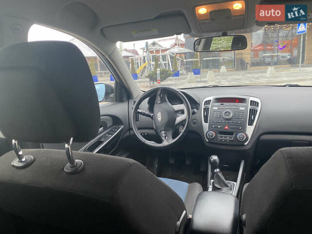 Сірий Кіа Сід, об'ємом двигуна 1.58 л та пробігом 284 тис. км за 5600 $, фото 6 на Automoto.ua