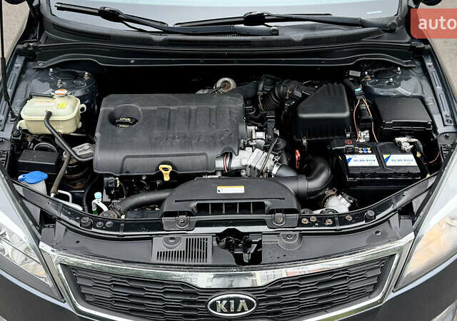 Серый Киа Сид, объемом двигателя 1.6 л и пробегом 263 тыс. км за 6750 $, фото 18 на Automoto.ua
