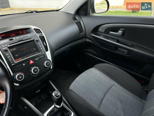 Серый Киа Сид, объемом двигателя 1.4 л и пробегом 221 тыс. км за 6399 $, фото 39 на Automoto.ua