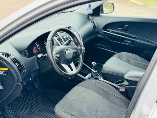 Серый Киа Сид, объемом двигателя 1.4 л и пробегом 157 тыс. км за 5700 $, фото 4 на Automoto.ua