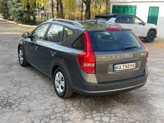 Серый Киа Сид, объемом двигателя 1.6 л и пробегом 239 тыс. км за 7200 $, фото 2 на Automoto.ua