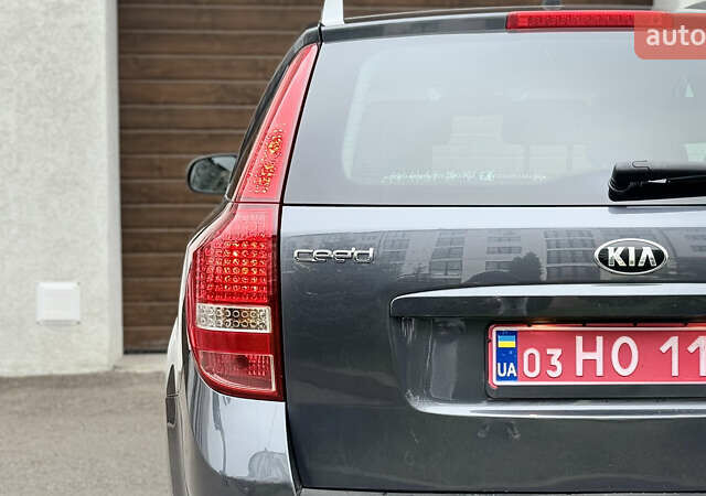Серый Киа Сид, объемом двигателя 1.6 л и пробегом 263 тыс. км за 6750 $, фото 16 на Automoto.ua