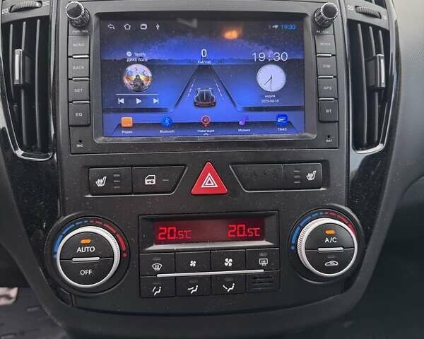 Серый Киа Сид, объемом двигателя 1.6 л и пробегом 250 тыс. км за 6500 $, фото 3 на Automoto.ua