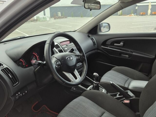 Сірий Кіа Сід, об'ємом двигуна 1.6 л та пробігом 250 тис. км за 6650 $, фото 5 на Automoto.ua