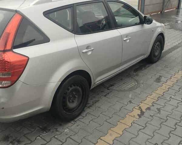 Серый Киа Сид, объемом двигателя 1.4 л и пробегом 195 тыс. км за 4700 $, фото 2 на Automoto.ua
