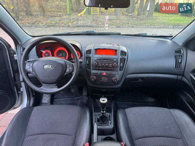 Серый Киа Сид, объемом двигателя 2.02 л и пробегом 297 тыс. км за 3650 $, фото 9 на Automoto.ua