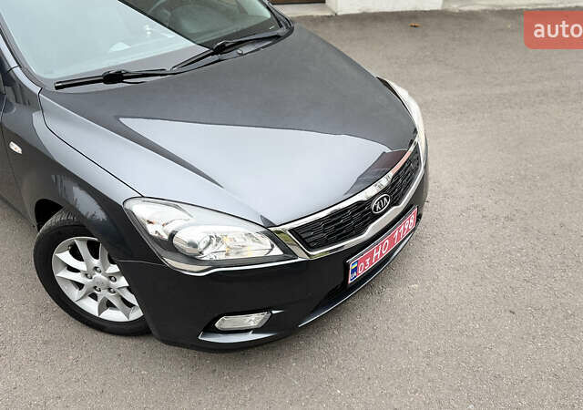 Серый Киа Сид, объемом двигателя 1.6 л и пробегом 263 тыс. км за 6750 $, фото 5 на Automoto.ua