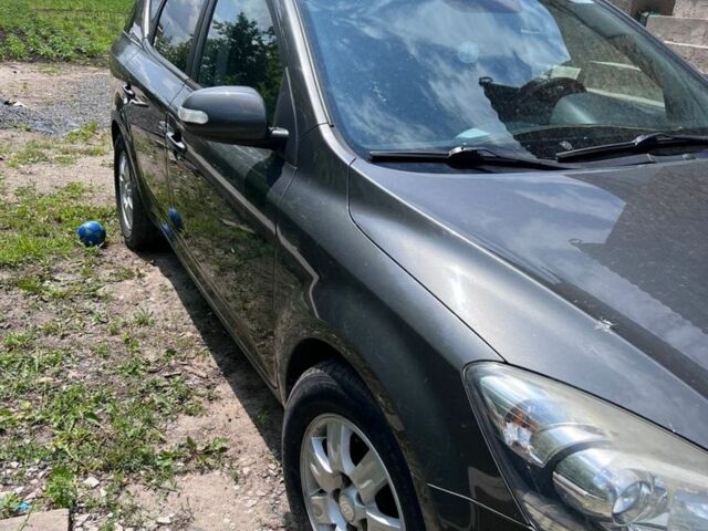 Серый Киа Сид, объемом двигателя 1.6 л и пробегом 263 тыс. км за 3200 $, фото 3 на Automoto.ua