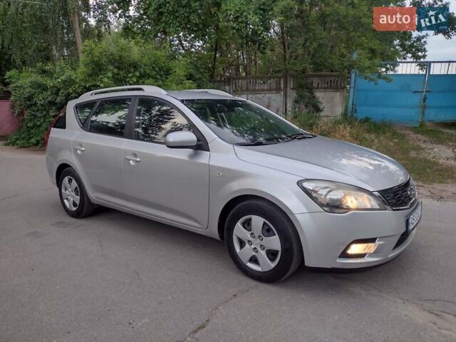 Серый Киа Сид, объемом двигателя 1.4 л и пробегом 156 тыс. км за 6350 $, фото 9 на Automoto.ua