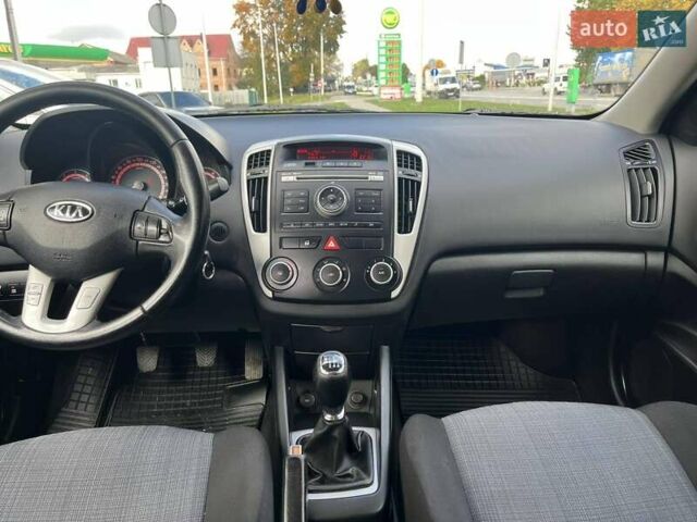Серый Киа Сид, объемом двигателя 1.6 л и пробегом 261 тыс. км за 6600 $, фото 11 на Automoto.ua