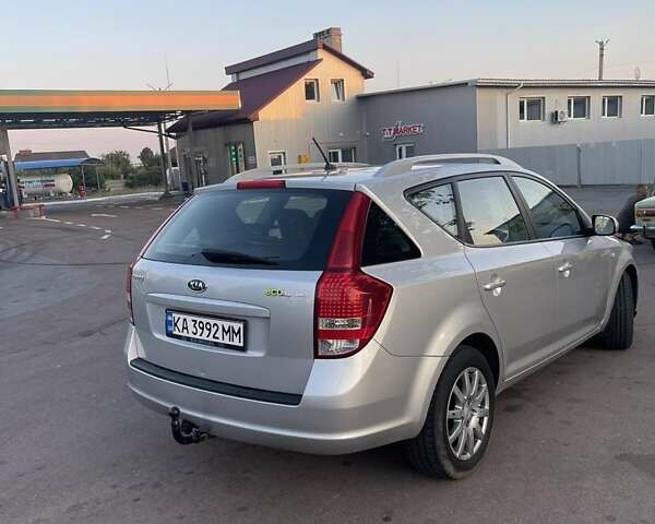 Серый Киа Сид, объемом двигателя 1.58 л и пробегом 270 тыс. км за 6000 $, фото 2 на Automoto.ua