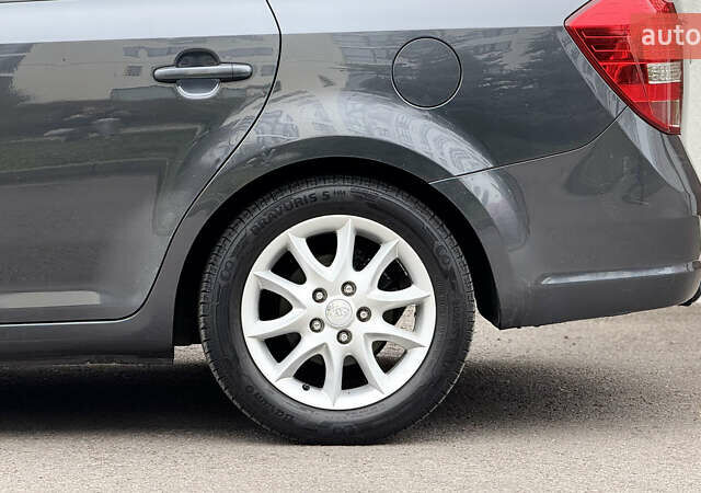 Серый Киа Сид, объемом двигателя 1.6 л и пробегом 263 тыс. км за 6750 $, фото 11 на Automoto.ua