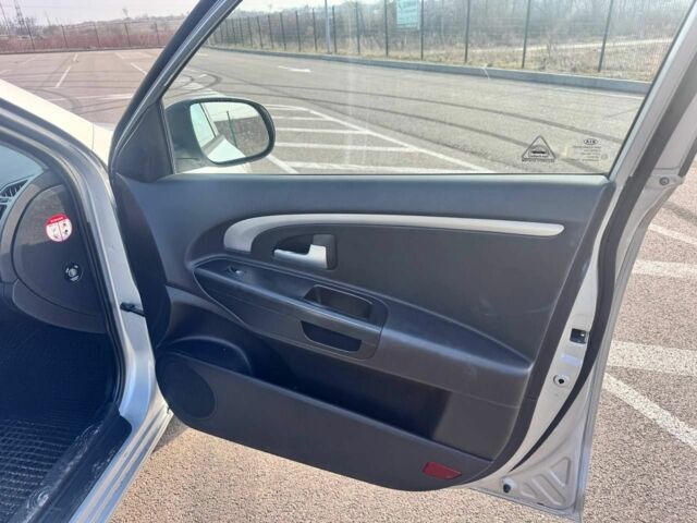 Серый Киа Сид, объемом двигателя 1.6 л и пробегом 256 тыс. км за 7800 $, фото 4 на Automoto.ua