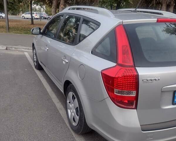 Серый Киа Сид, объемом двигателя 1.4 л и пробегом 151 тыс. км за 6400 $, фото 7 на Automoto.ua
