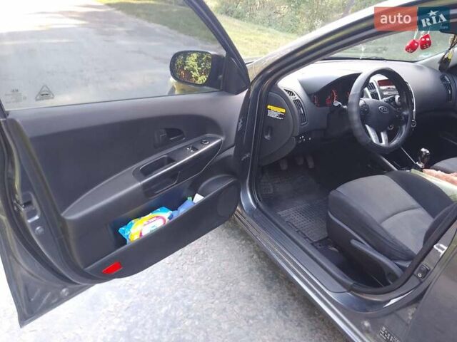 Сірий Кіа Сід, об'ємом двигуна 1.6 л та пробігом 210 тис. км за 6600 $, фото 1 на Automoto.ua
