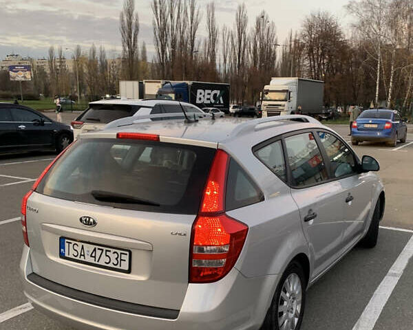 Серый Киа Сид, объемом двигателя 2.02 л и пробегом 297 тыс. км за 3650 $, фото 3 на Automoto.ua