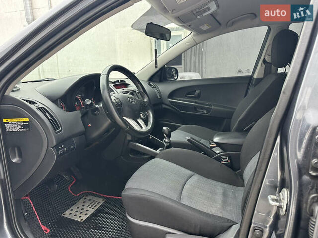 Сірий Кіа Сід, об'ємом двигуна 1.6 л та пробігом 237 тис. км за 6399 $, фото 27 на Automoto.ua