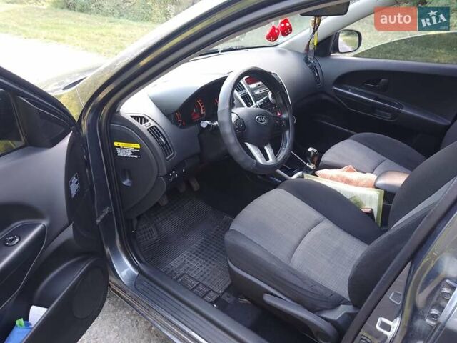 Сірий Кіа Сід, об'ємом двигуна 1.6 л та пробігом 210 тис. км за 6600 $, фото 4 на Automoto.ua