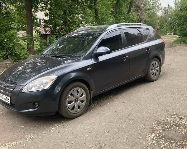 Серый Киа Сид, объемом двигателя 1.58 л и пробегом 261 тыс. км за 6200 $, фото 1 на Automoto.ua
