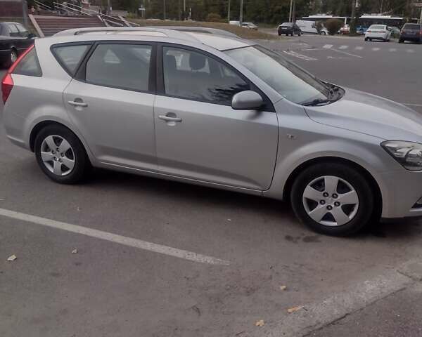 Серый Киа Сид, объемом двигателя 1.4 л и пробегом 151 тыс. км за 6400 $, фото 2 на Automoto.ua