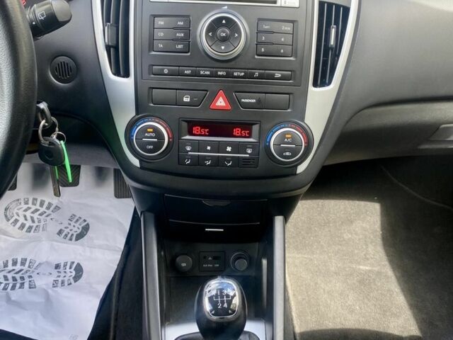 Серый Киа Сид, объемом двигателя 1.4 л и пробегом 161 тыс. км за 6750 $, фото 6 на Automoto.ua