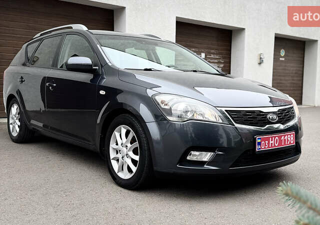 Серый Киа Сид, объемом двигателя 1.6 л и пробегом 263 тыс. км за 6750 $, фото 3 на Automoto.ua